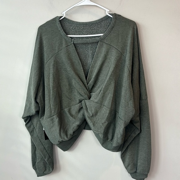 No Boundaries Tops - Green open twist workout sweatshirt women size XL NWT